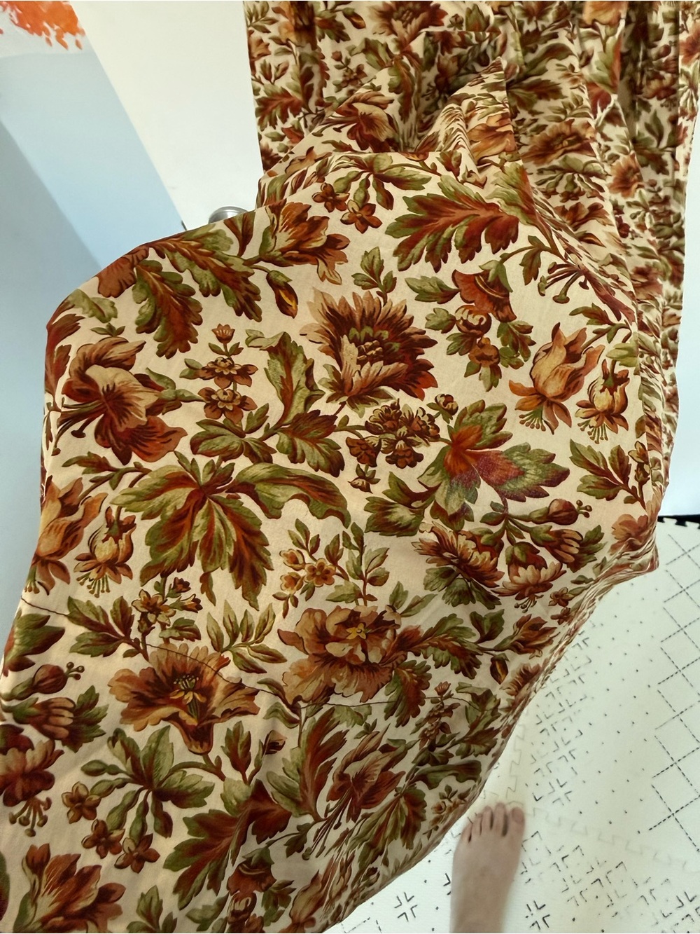 Doen Bijou Brown Floral Smocked Maxi Dress in Ivory Reve Des Jardins - Picture 5 of 13